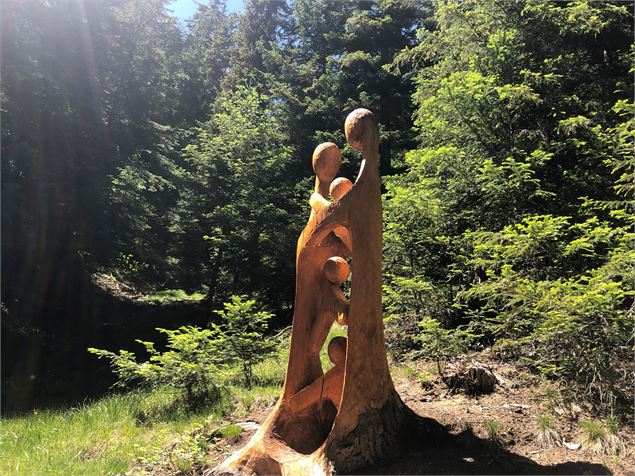 Sculpture bois en pleine forêt - HMVT ACF