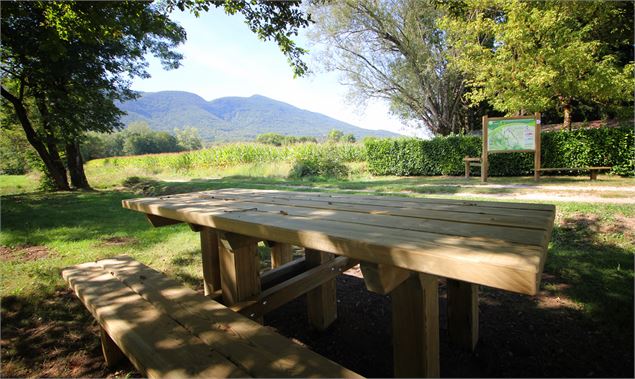 Table de pique-nique - © Rando Running Contrevoz