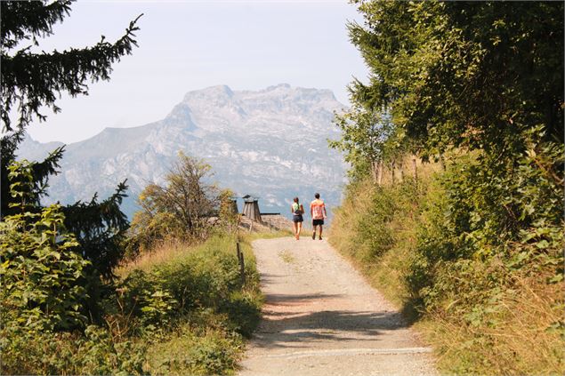 Traileurs face à la Tournette - © Romane Pelletier