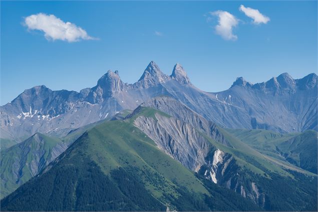 Vue sur les Aiguilles d'Arves et le Mont Falcon - Office de Tourisme de Saint Jean d'Arves - Les Syb
