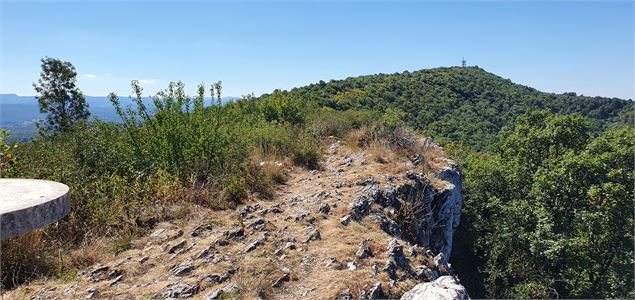 Belvédère des ruines de l'église de St Julien sur Roche - scalland
