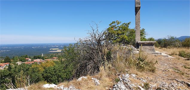 Belvédère des ruines de l'église de St Julien sur Roche - scalland