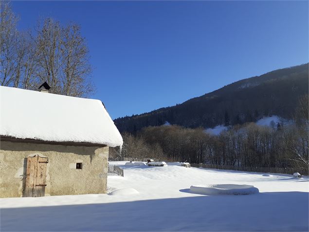Le four à pain sous la neige - PNRMB-Julie Leclerc