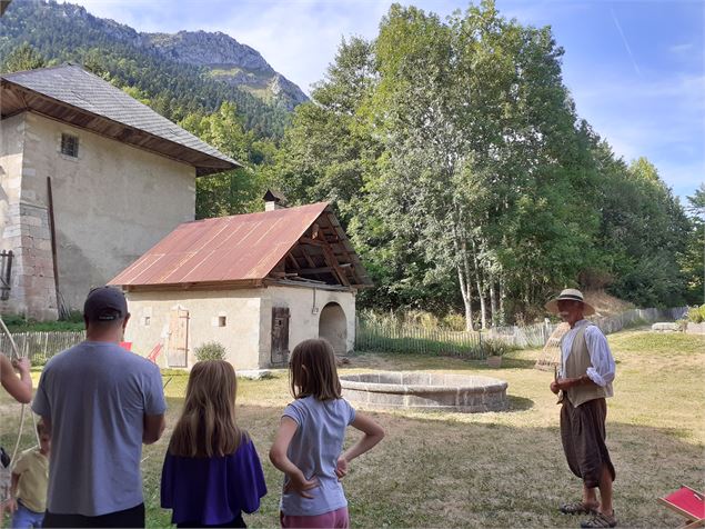 Les défis du colporteur en famille - PNRMB-Julie Leclerc