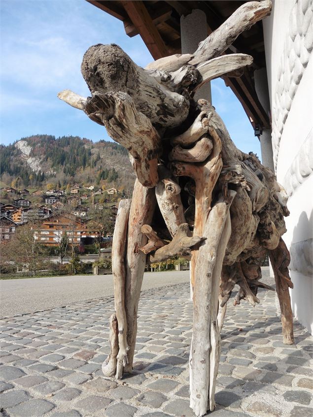 Art Vache : La Vache en bois flotté - DOKA Productions