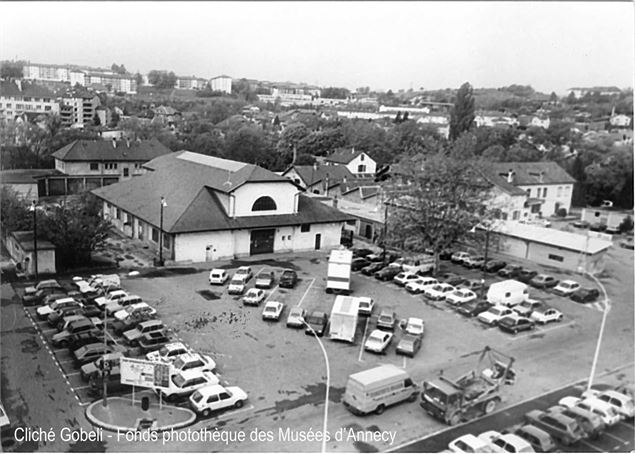 Zone industrielle de la Mandallaz avec les abattoirs au centre et le clos Jacquin à droite - Archive