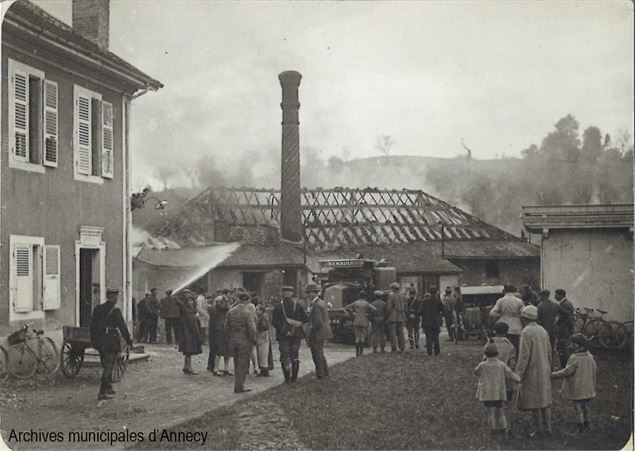 Cartonnerie Aussedat-Mercier à Chevênes après l’incendie en 1930 - Arch. dép. Haute-Savoie. 6 S 59