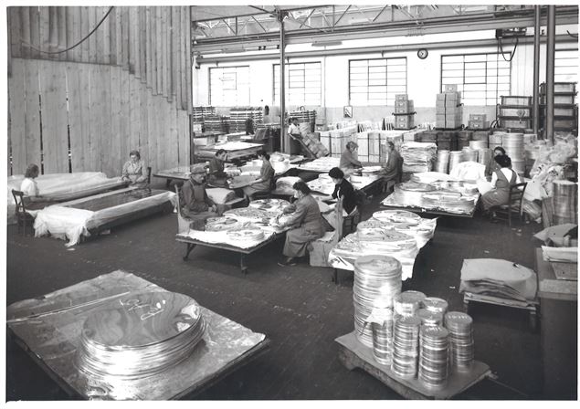 Contrôle qualité sur plaques culinaires, site des forges de Cran - Arch. dép. Haute-Savoie. 4 FS 530