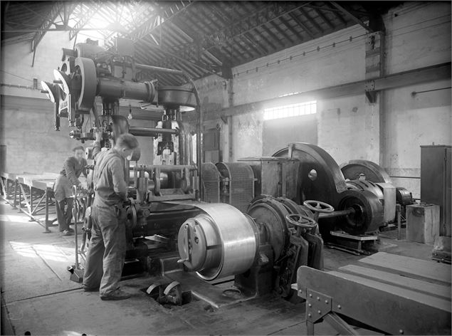Atelier des Forges de Cran, années 1950 - Arch. dép. Haute-Savoie. 4 FS 530