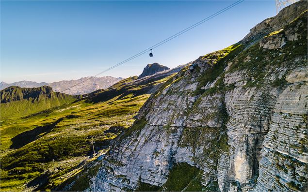 Une cabine du téléphérique des Grandes Platières (DMC) se rendant de Flaine au Désert de Platé - OT