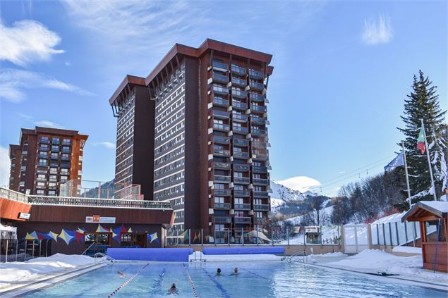 Piscine extérieure chauffée - Tiphaine Buccino