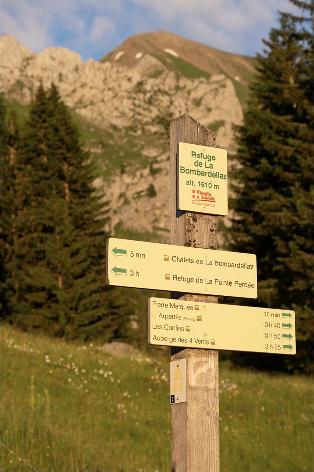 Poteau PDIPR Refuge de la Bombardellaz - © Alexis Brochot