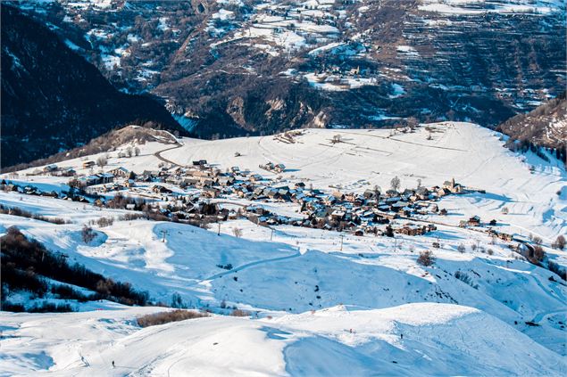 Domaine skiable d'Albiez vu du téléski des Aplanes - OTICoeurdemaurienne
