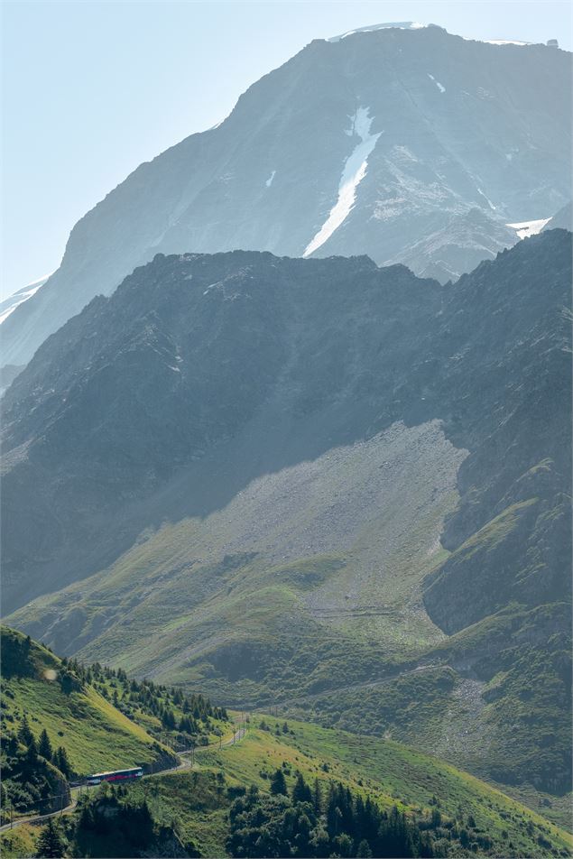 Le Mont Lachat et le Tramway du Mont-Blanc