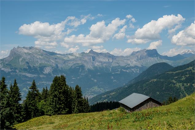 Tour de la Crête des Chattrix aux Communailles, boucle de randonnée - Fabian Bodet