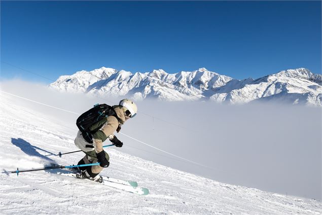 Ski aux Contamines, face au massif du Mont-Blanc - JP Noisillier / Les Contamines Tourisme