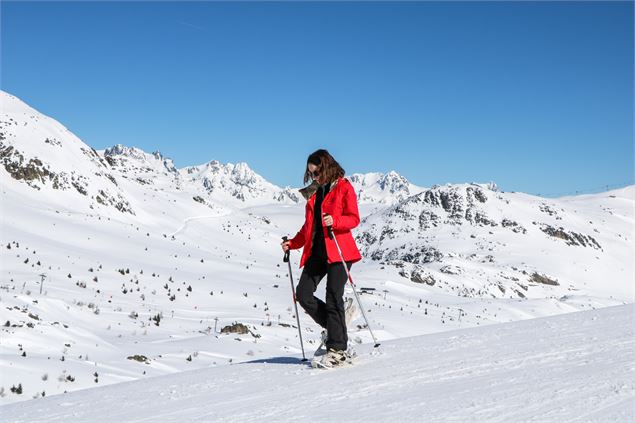 Raquettiste sur les pistes - © OT Saint Sorlin dArves - V Bellot-Mauroz