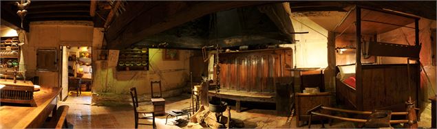 Vue panoramique de l'intérieur, côté cuisine - Département de l'Ain, Agathe Gaubert