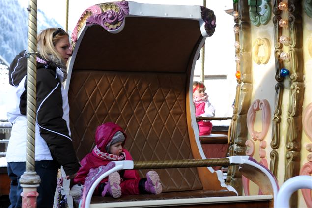 Carrousel de Châtel - L.Meyer - Châtel