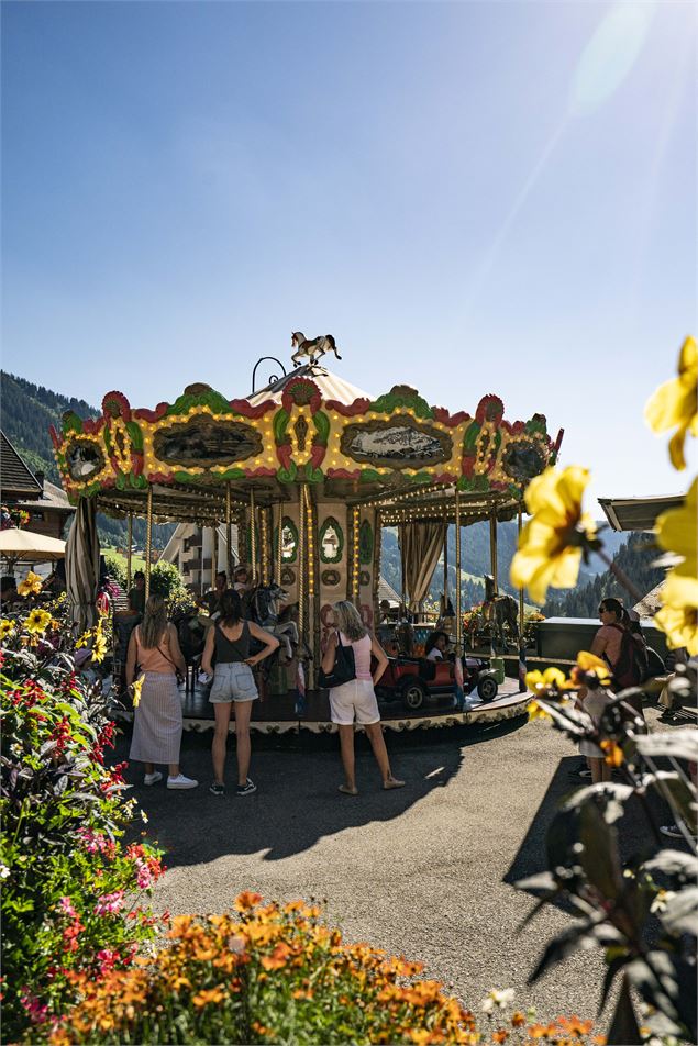 Carrousel de Châtel - L.Meyer - Châtel