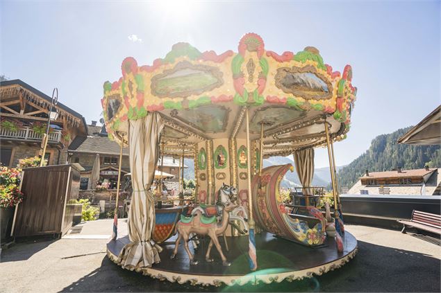 Carrousel de Châtel - L.Meyer - Châtel