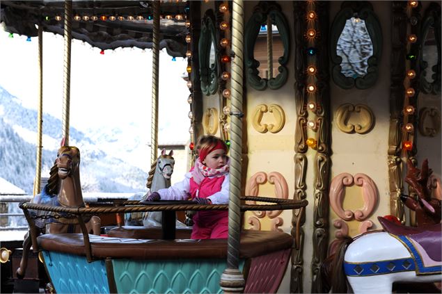 Carrousel de Châtel - L.Meyer - Châtel