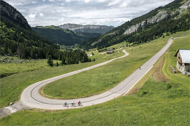 Concentré de cols alpins – itinéraire cyclo_Annecy - Tristan Shu - Annecy Mountains