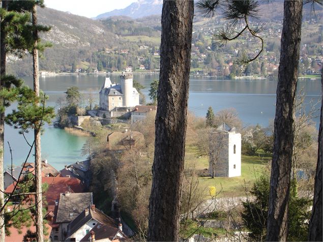 Les deux châteaux médiévaux - Nicole Tissot