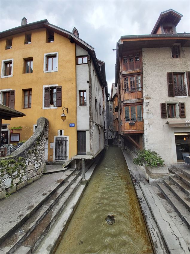 Canal et façades - Nicole Tissot