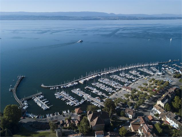 Vue aérienne du port de Thonon - semaphore