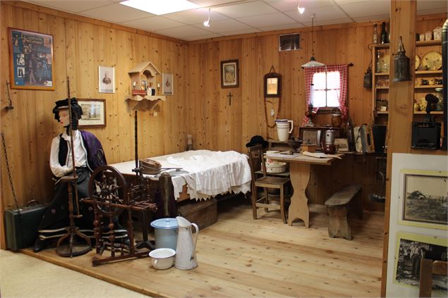 Le pèle - Pièce de vie - Office de Tourisme des Alpes du Léman