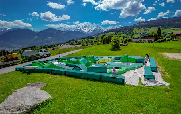 Tanière de tilou avec enfants et vue Mont-Blanc - OT Combloux