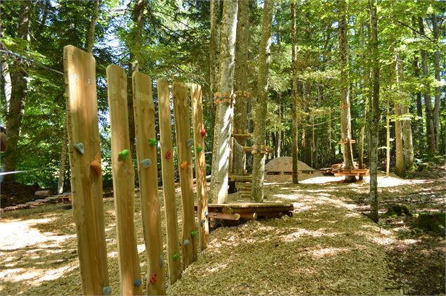 Parc à filets en hauteur à Giron - ©Daniel Gillet