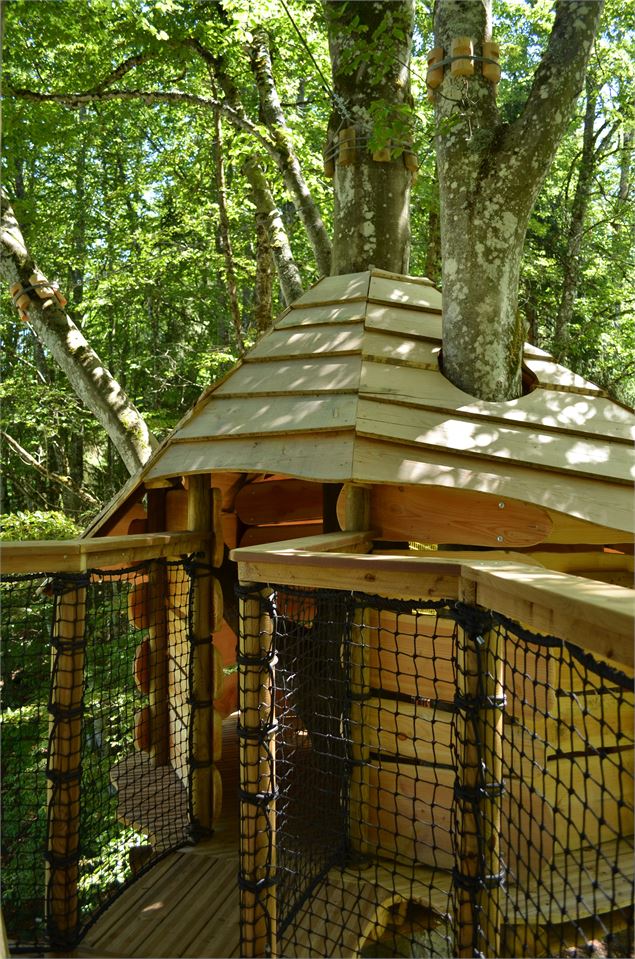 Parc à filets en hauteur à Giron - ©Daniel Gillet