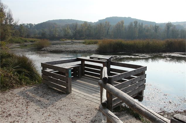 Ponton handipêche, marais de l'Etournel - M. Duran/Office de Tourisme du Pays de Gex