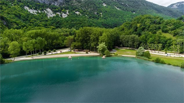 Baignade au lac de Virieu-le-Grand_Virieu-le-Grand - © Thibault Collin