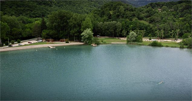 Baignade au lac de Virieu-le-Grand_Virieu-le-Grand - © Thibault Collin