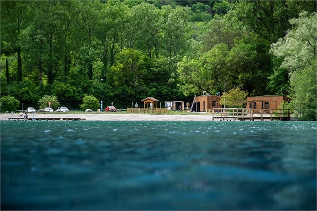 Baignade au lac de Virieu-le-Grand_Virieu-le-Grand - © Thibault Collin