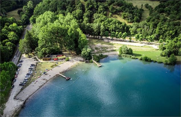 Baignade au lac de Virieu-le-Grand_Virieu-le-Grand - © Thibault Collin