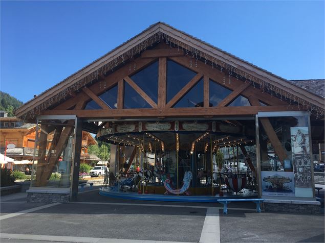 Manège de chevaux de bois - Valentin Ducrettet