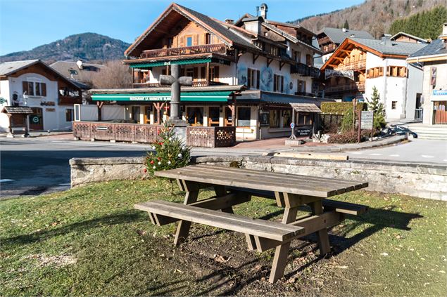 Aire de pique-nique du parc Marie-Louise_Samoëns - Office de tourisme de Samoëns