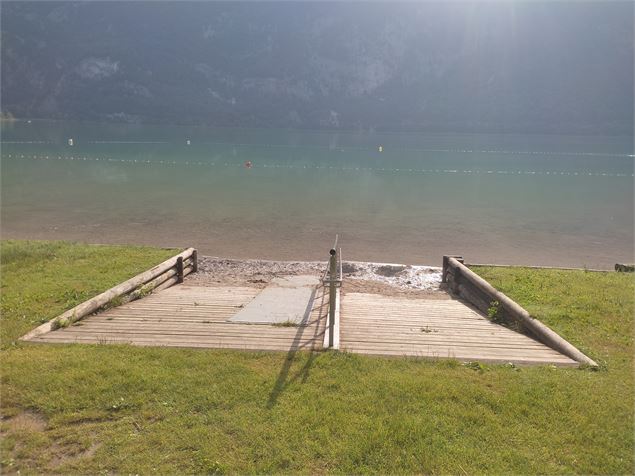 Rampe pour accès PMR sur la plage de Pré Argent - C. Moureaux