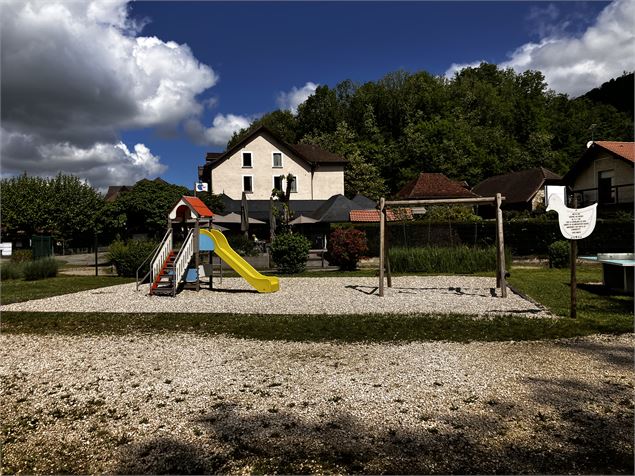 Jeux pour enfants à la plage Aiguebelette-le-Lac - C. Moureaux