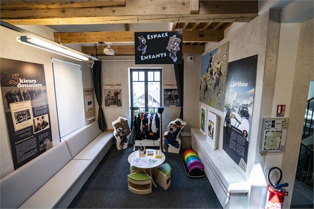 Exposition permanente de la Vieille Douane à Châtel - JF Vuarand