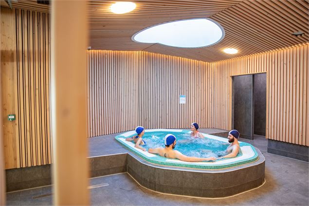 Espace bien-être de la piscine aqualudique du Stade à Chambéry - Louis Garnier Photography - Grand C