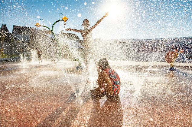 Jeux extérieurs de la piscine aqualudique du Stade à Chambéry - Louis Garnier Photography - Grand Ch