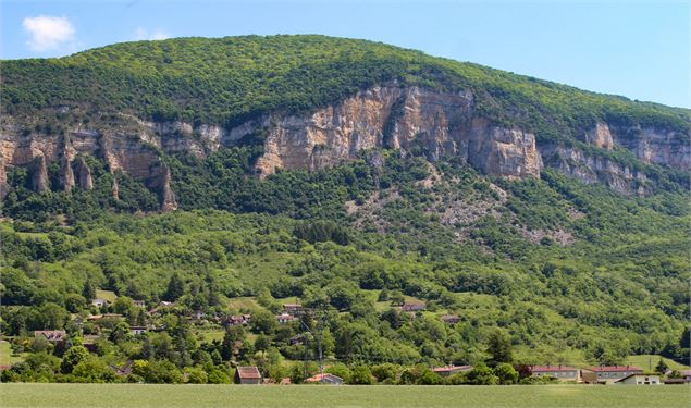 falaises du Bugey sur les hauts de Sault-Brenaz - Marilou Perino / Plaine de l'Ain Tourisme