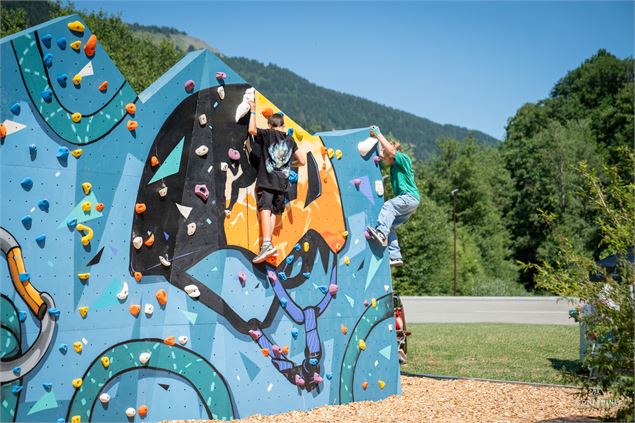 Bloc d'escalade des Loyers - Les Contamines Tourisme