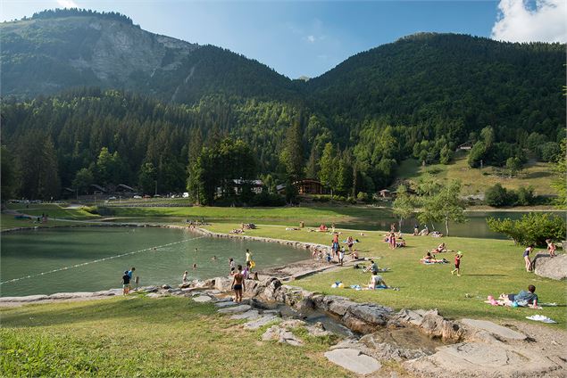 Plage du Lac de Montriond - Yvan Tisseyre/OT Vallée d'Aulps