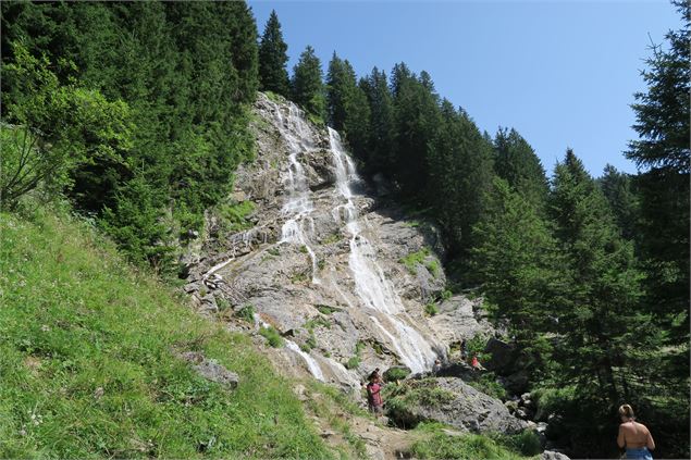 Cascade des Brochaux en été - Lucie Tanguy / Vallée d'Aulps Tourisme